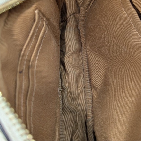 ✨💎COACH💎✨ BUM BAG/CROSSBODY IN CREAM PEBBLED LEATHER W/TWO STRAPS - Picture 2 of 5